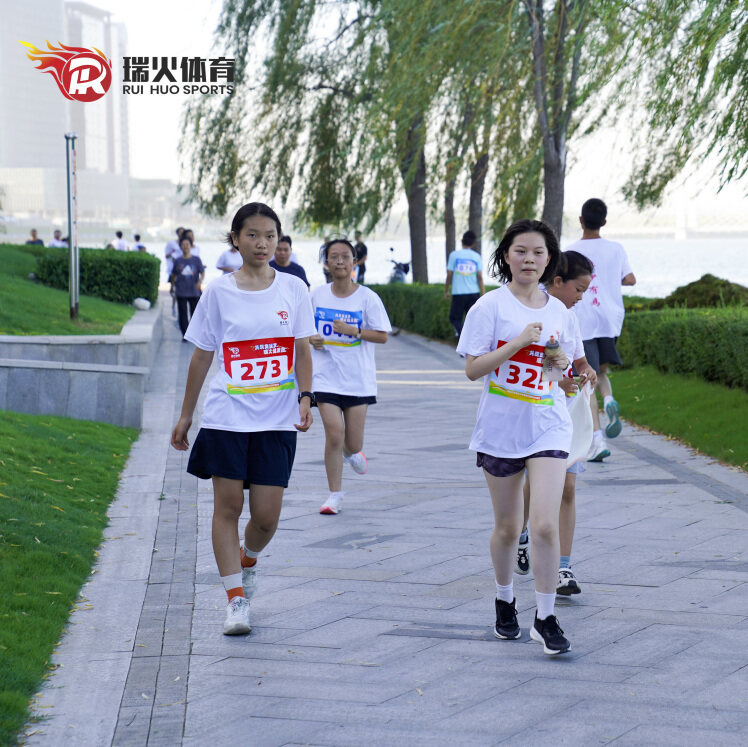 瑞火体育「共筑奥运梦·瑞火健康跑」百人健康跑活动圆满结束