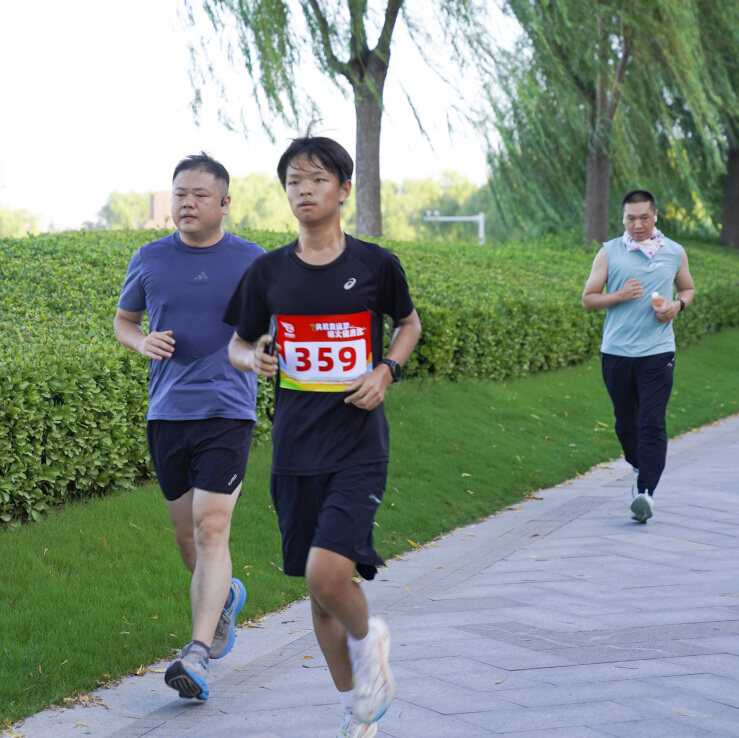 瑞火体育「共筑奥运梦·瑞火健康跑」百人健康跑活动圆满结束