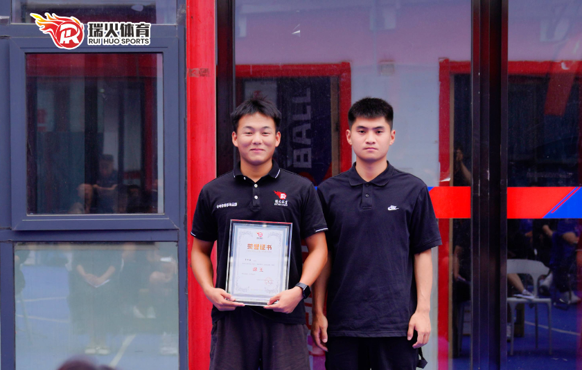 瑞火人物|明星教练李希猛:24岁,少年感的「爹」