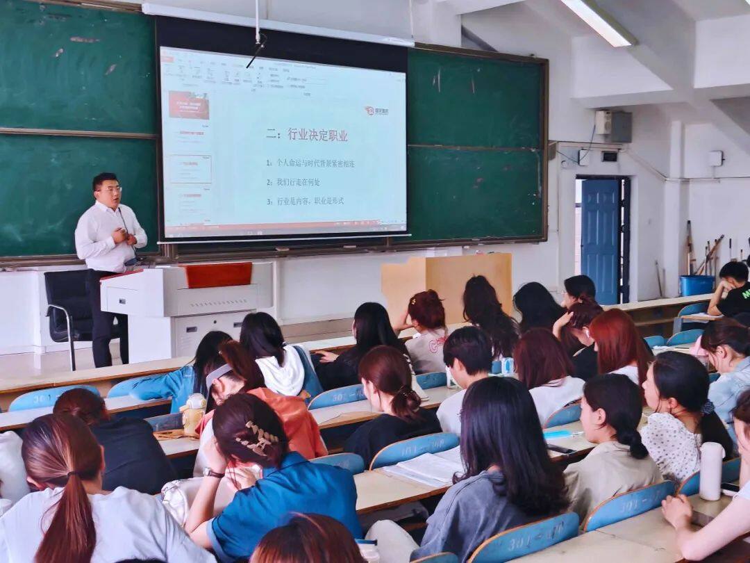 校企合作 | 瑞火体育董事长李春伟走进河南财政金融学院进行专题讲座